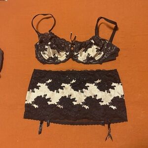 Victoria's Secret Black and Cream Lace Bra Set